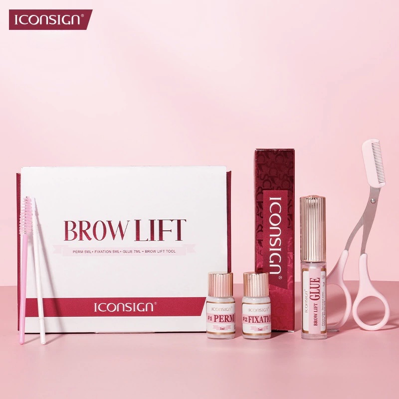 BROW LIFT ICONSIGN Laminado de cejas con efecto peinado, definido y natural.