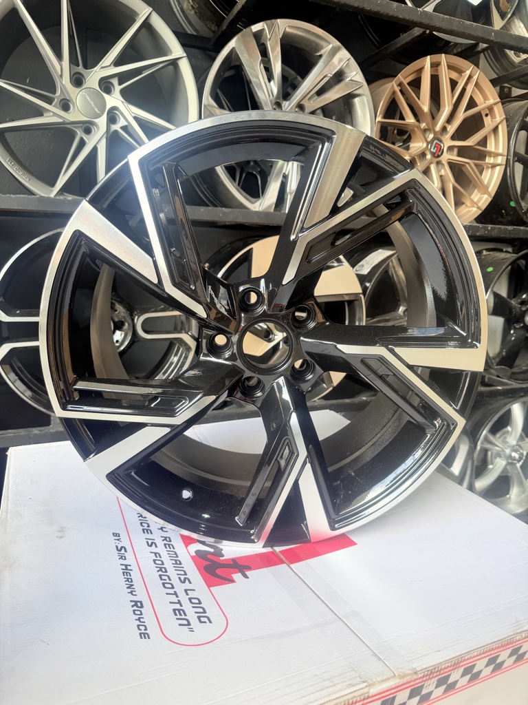DX421 18x8 5x112