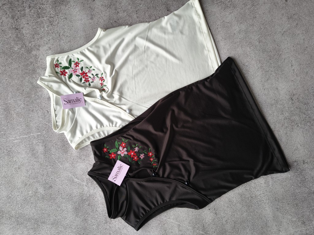 Musculosa asiática bordada