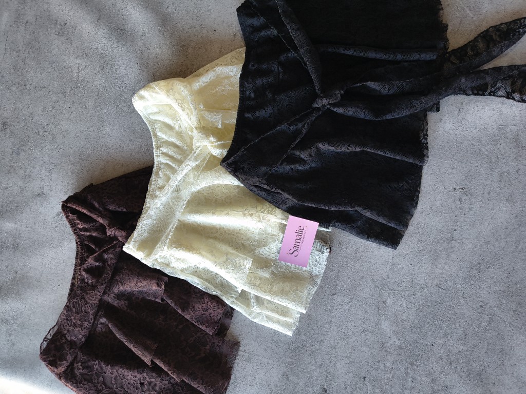 Mini de encaje "Roses" con short