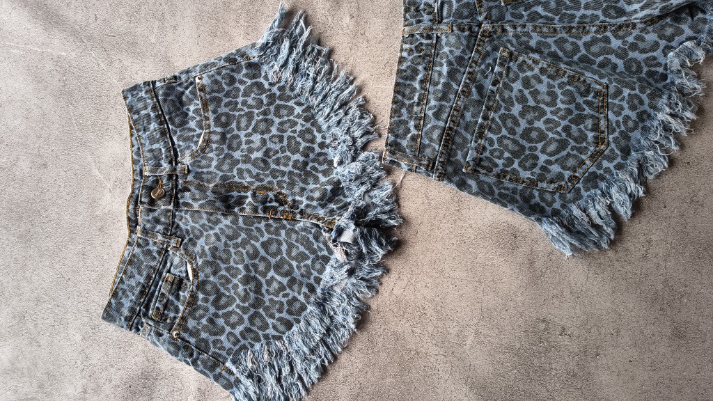 Short animal print denim