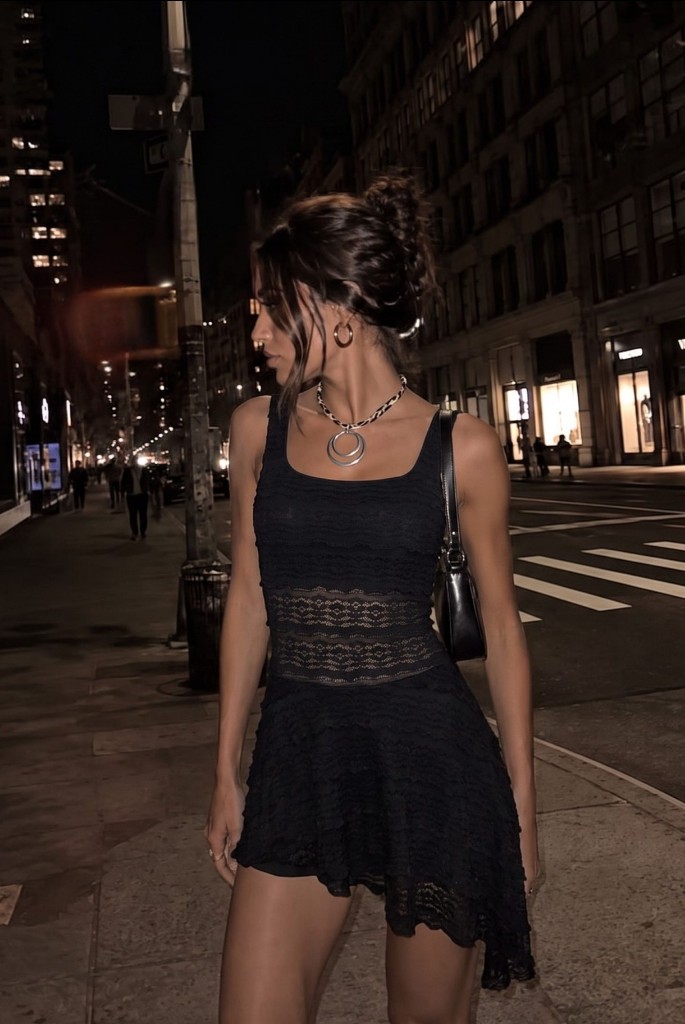 Vestido encaje con volado