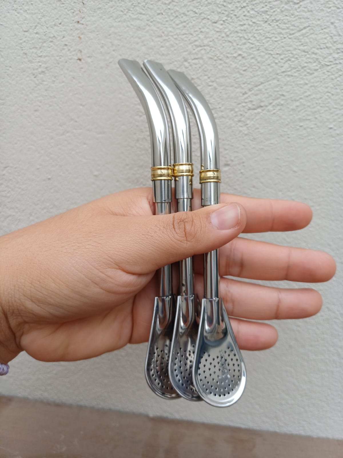Bombilla larga acero inoxidable con apliques dorados larga