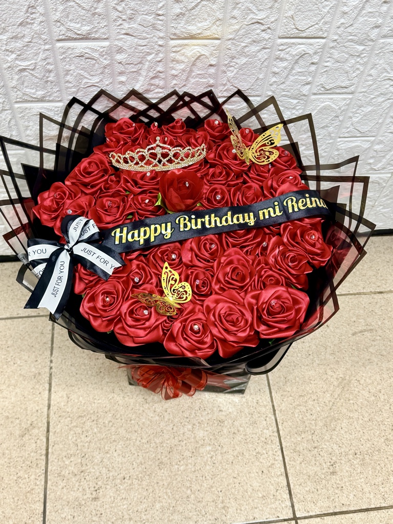 Ramo de Rosas Eternas Destellos de Pasión