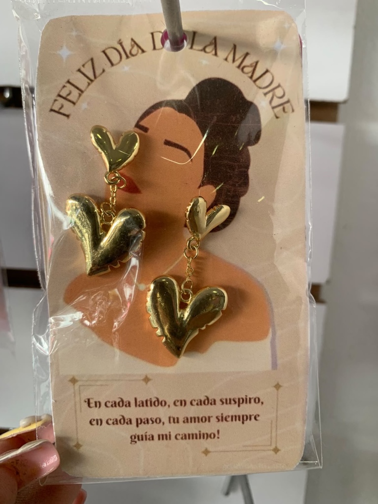Aretes corazón largo