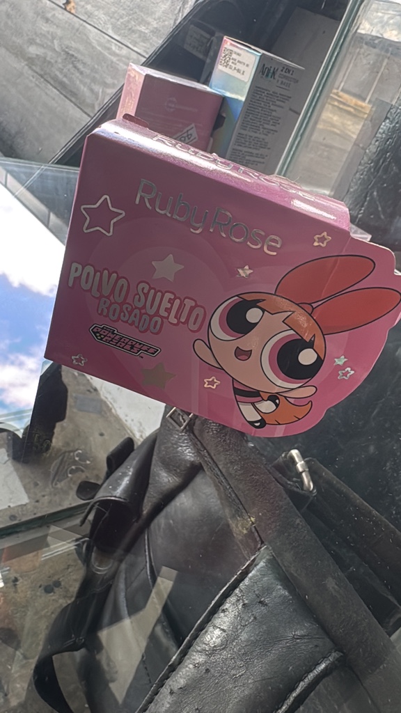 Polvo suelto rosado ruby rose