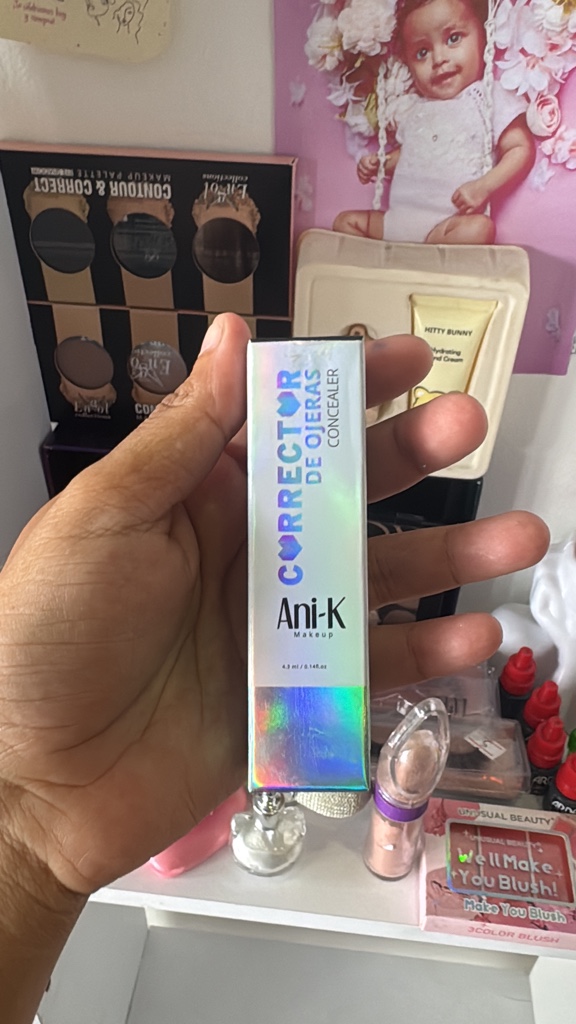 Corrector de ojera anik