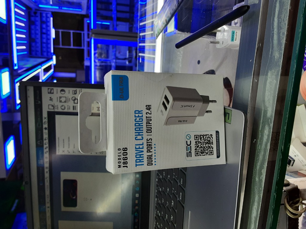 D-ULTRA Travel Charger blanco