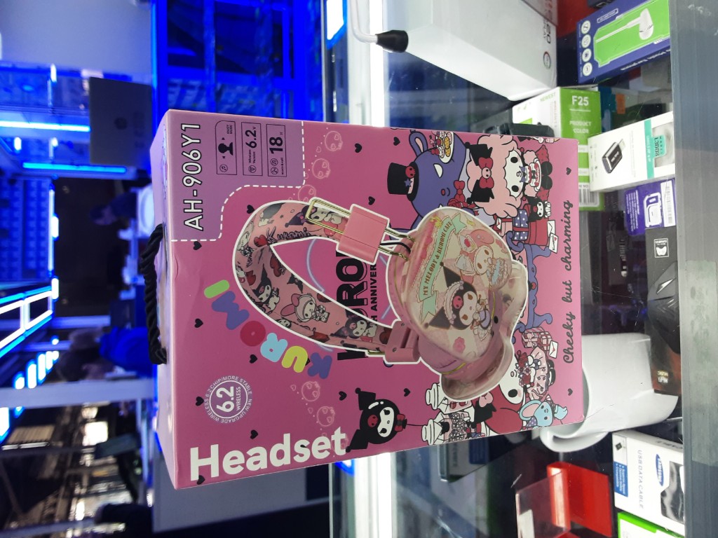 Kuromi audifonos rosados