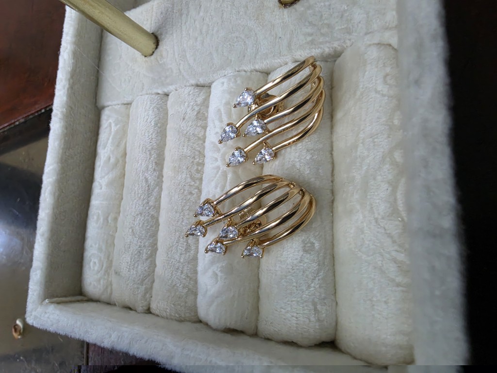 Aros dorados con zirconia
