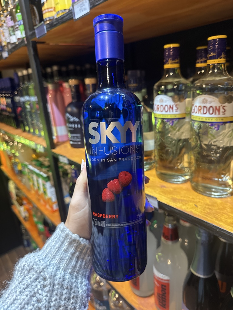 Skyy raspberry, frutos rojos