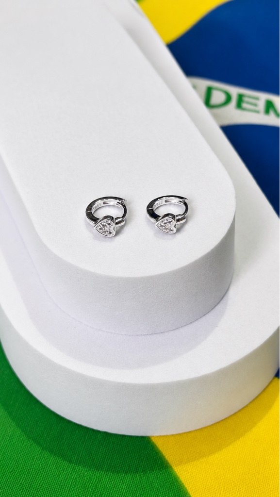 Argola click coração com zircônia •