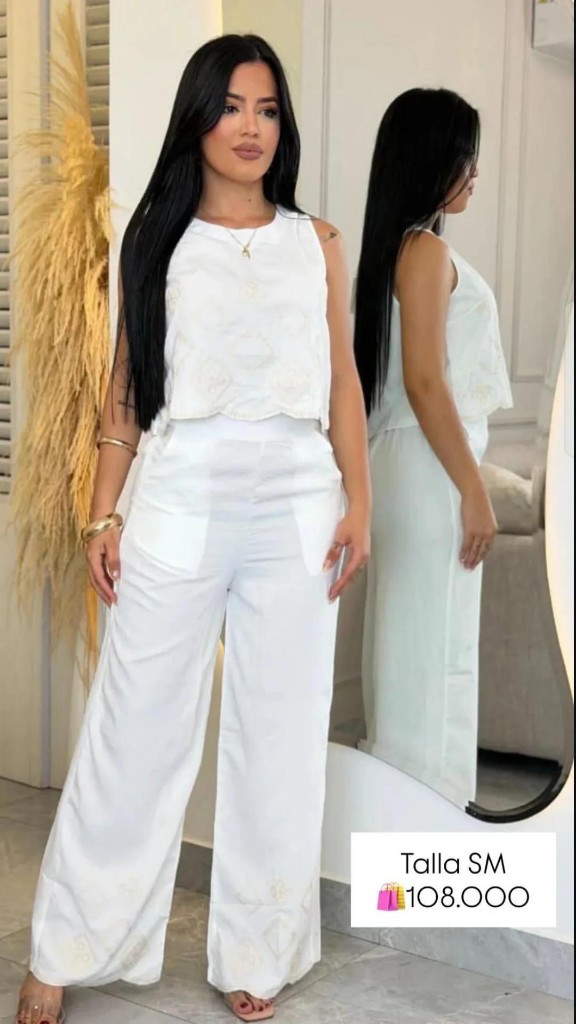 Conjunto blanco crop y pantalón