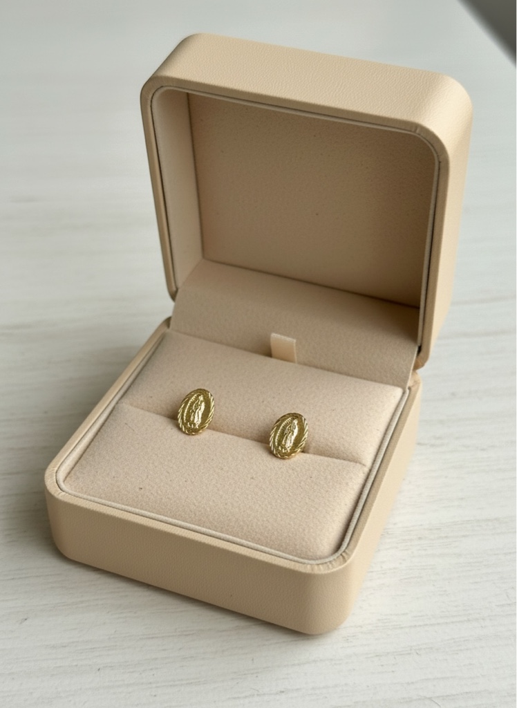 Aretes dorados ovalados
