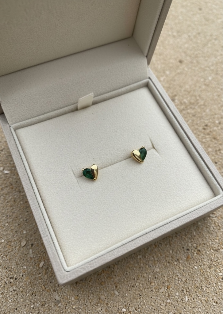 Aretes corazon verde y dorado