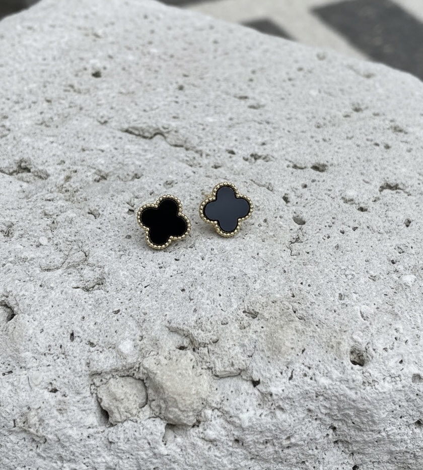 Aretes flor negros