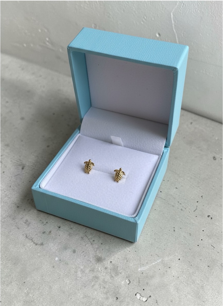 Aretes dorados de piña