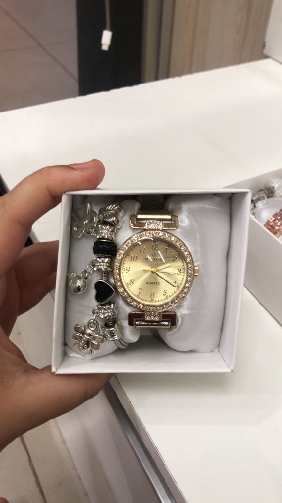 Relógio hxaey dourado