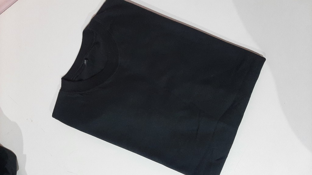 Remera negra basica