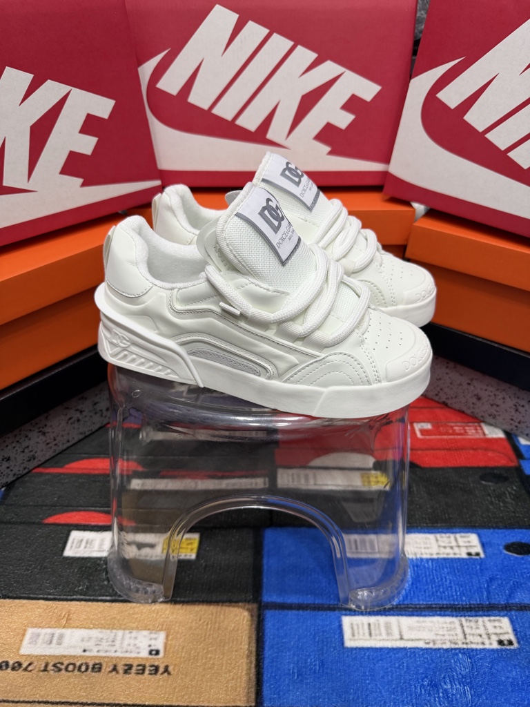 DC tenis blancos