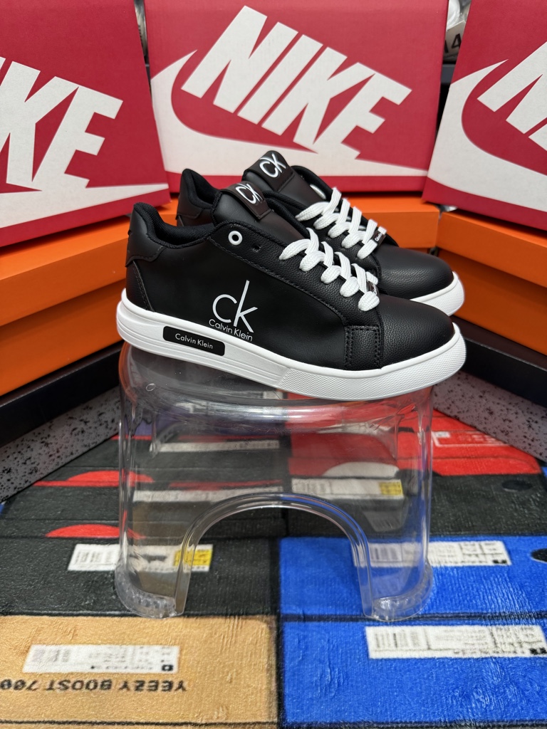 Calvin Klein tenis negros