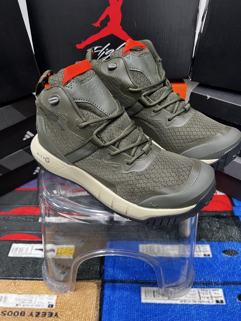 Under Armour verde oliva botas deportivas