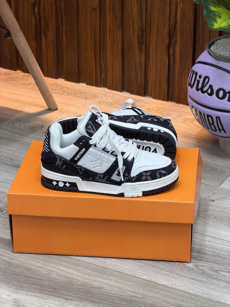 Louis Vuitton tenis blancos y negros
