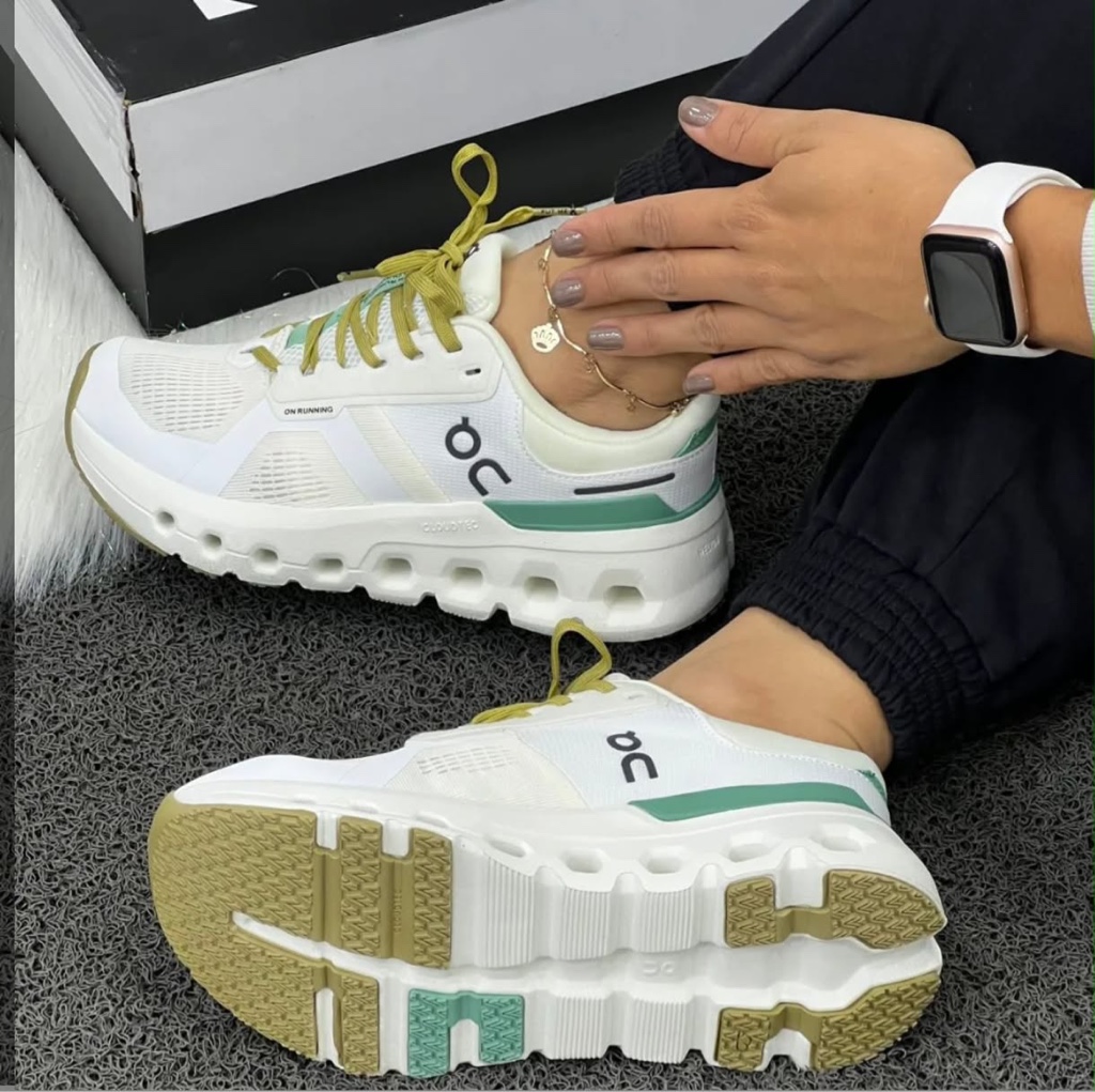 On Cloudmonster blancos