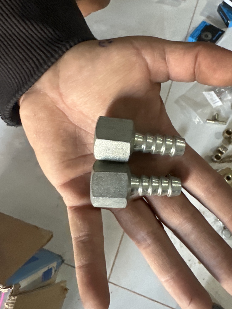 Conector metalico roscado