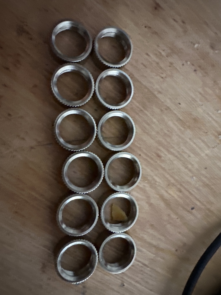 Anillos metalicos roscados