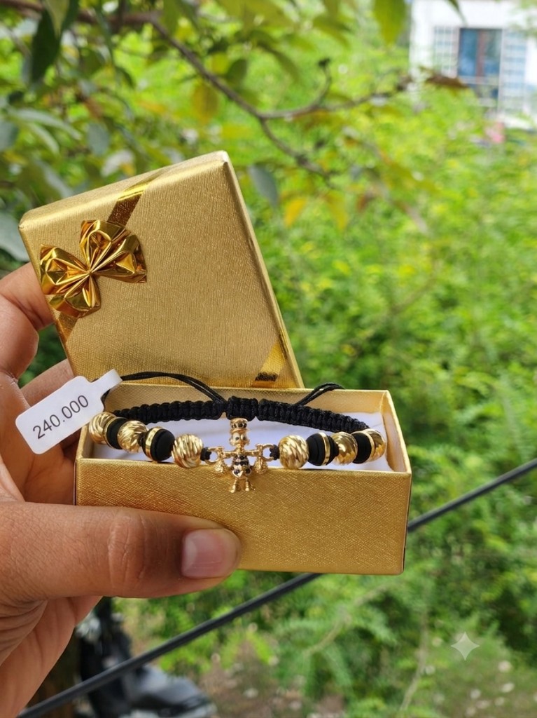 Pulsera Tio Rico tejido macrame balines diamantados #8 y balines neopreoro #8 (Oro Laminado 18K)