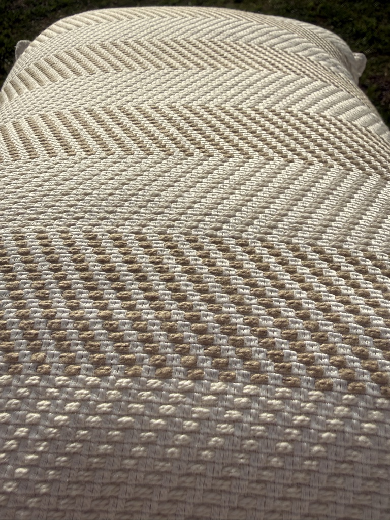 Almohadon beige tejido