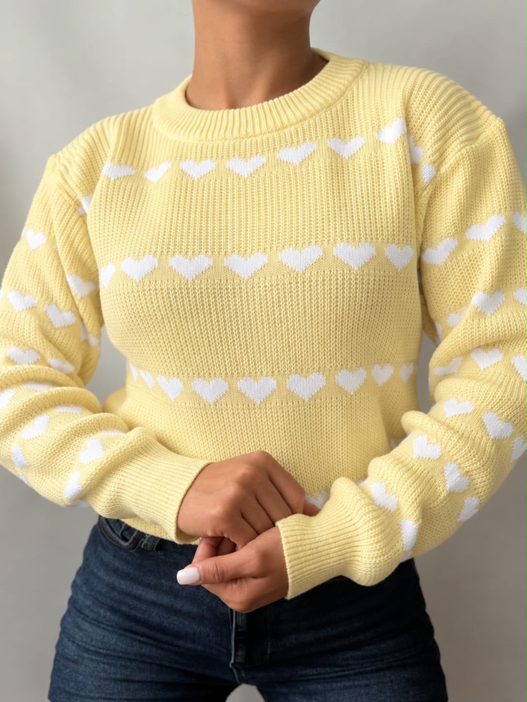 buzo amarillo con corazones
