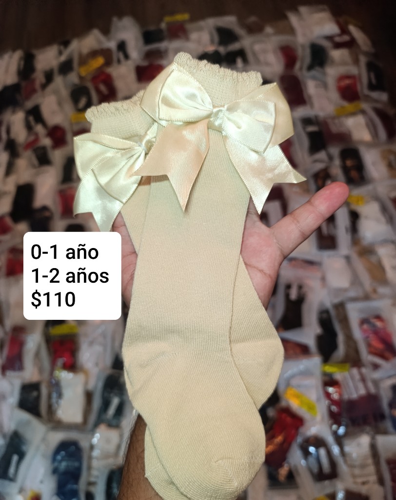Calceta beige con moño