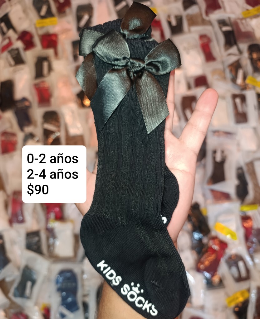 Calcetas negras con moño