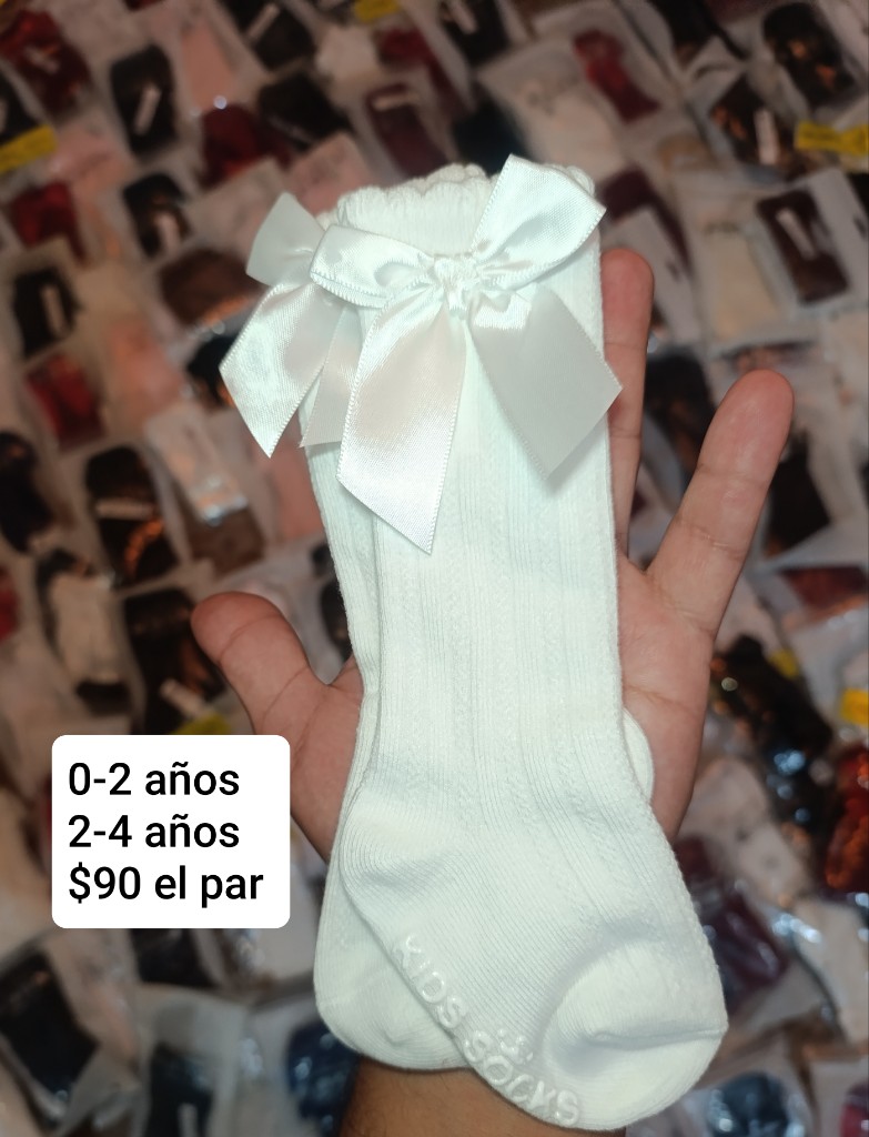 Calceta blanca con moño
