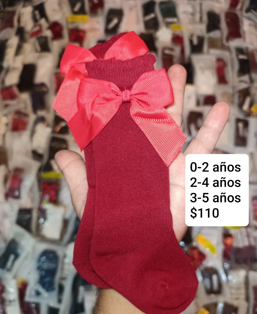 Calceta roja con moño