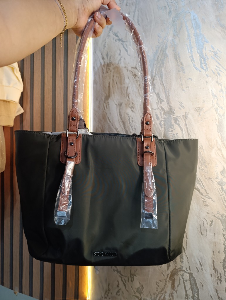 Bolsa negra tipo tote