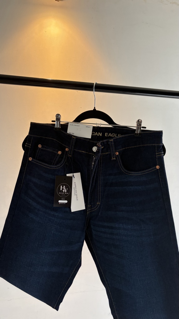 Pantalones oscuros lisos