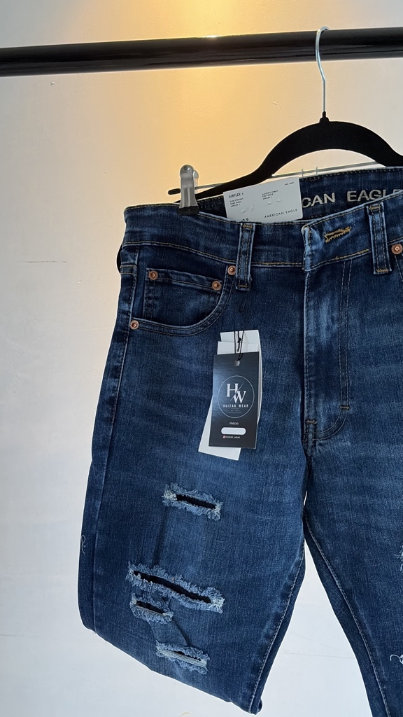 Pantalón claro roto
