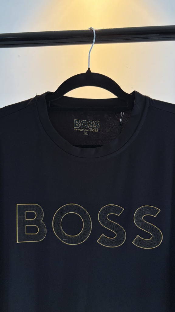 Boss (letras pelitos), Negra