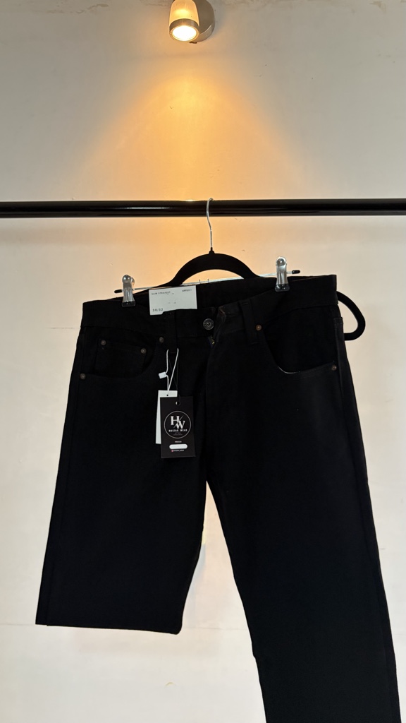 Pantalón negro liso