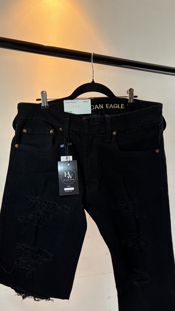 Pantalón negro roto