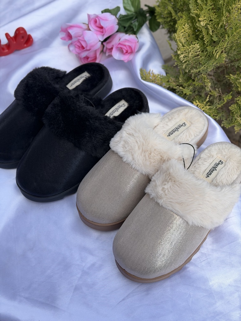 Pantufla de peluche brillosa