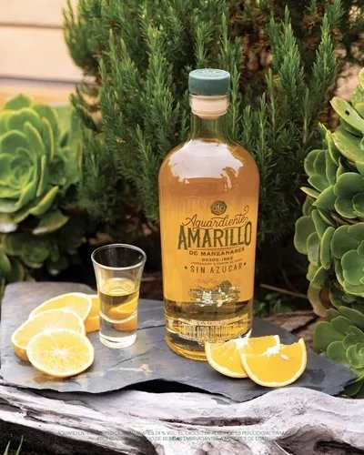 Botella de amarrillo
