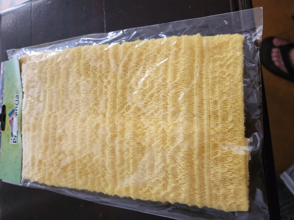 Paño exfoliante amarillo para baño