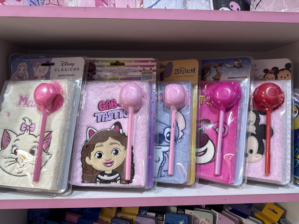 Agenda afelpada Disney con lapicero