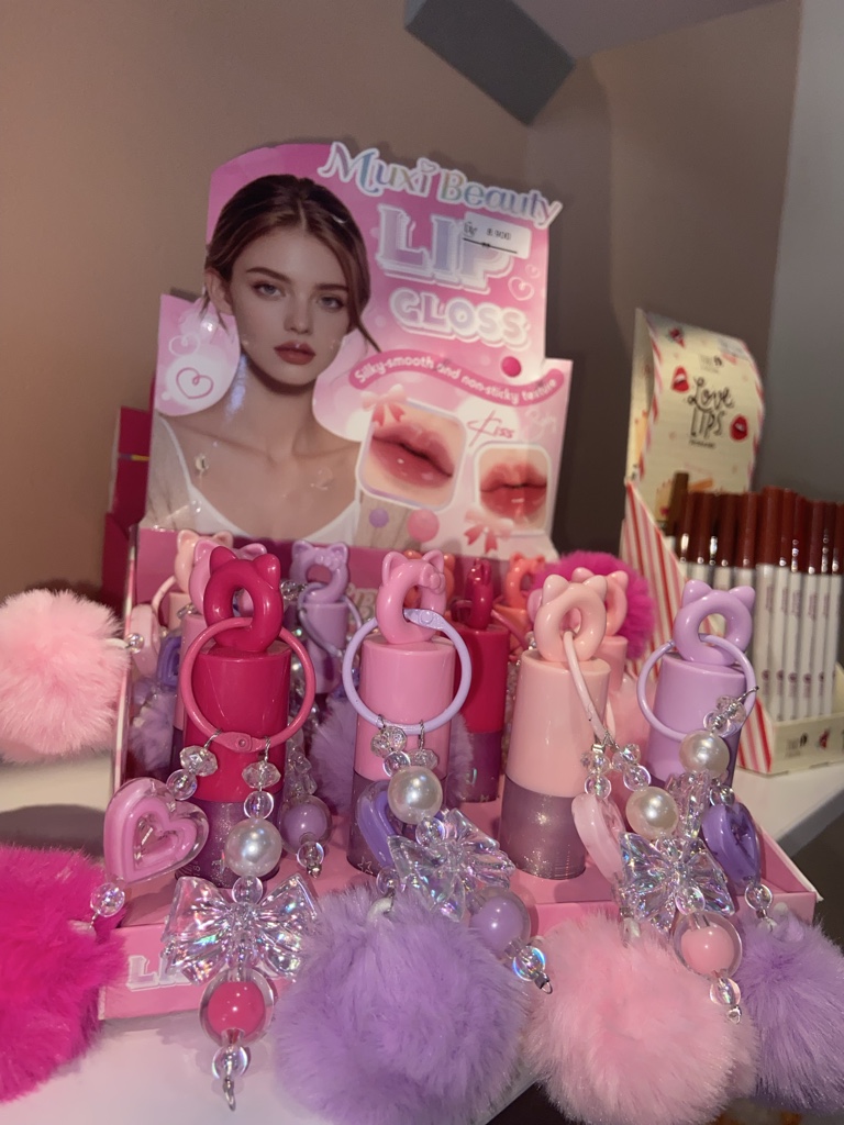 Gloss llavero pompon