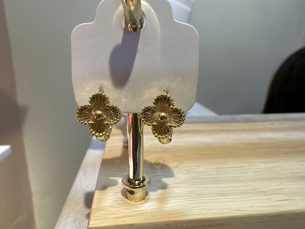 Aretes dorados flor