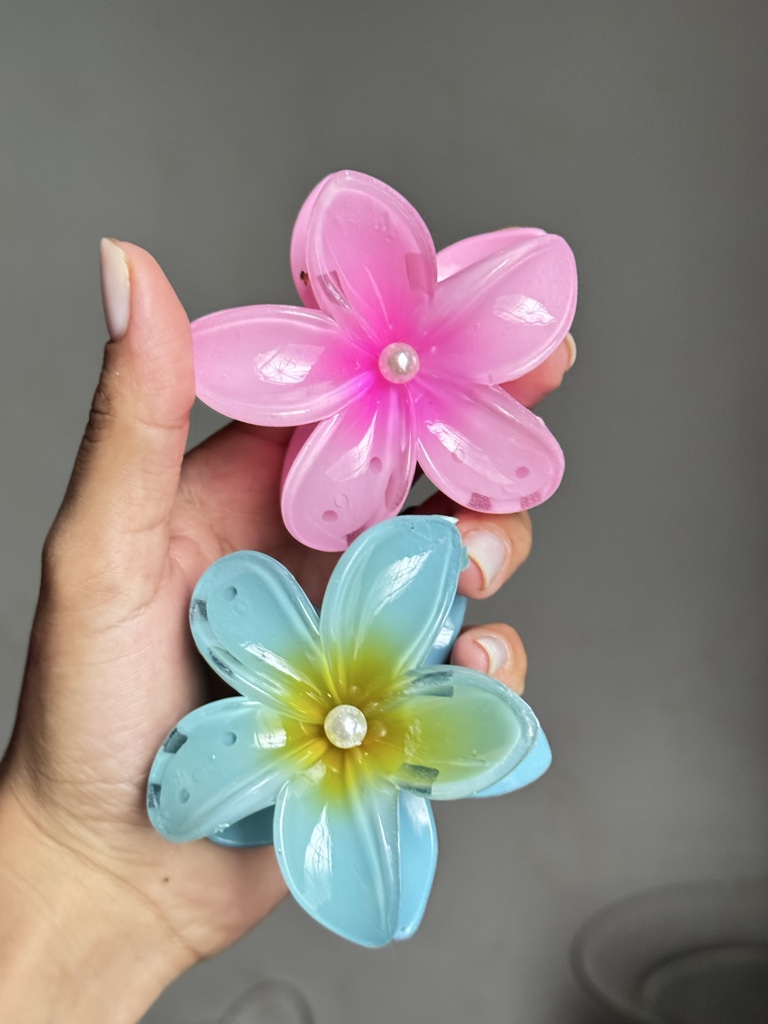 Presilha flor com pérola